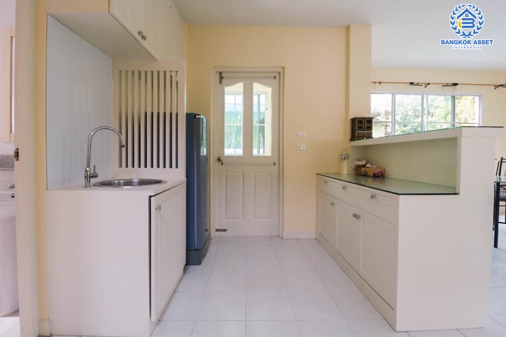 *****บ้านเดี่ยวมือสอง เมืองนนทบุรี ม.มัณฑนา ราชพฤกษ์ หลังมุม! บ้านคุณภาพจากแบรนด์ L&H เนื้อที่กว้างขวางกว่า 58.50 ตร.ว. ฟังก์ชัน 3 ห้องนอน 2 ห้องน้ำ 2 ที่จอดรถ เฟอร์นิเจอร์บิ้วท์อินแบบจัดเต็ม พร้อมลากกระเป๋าเข้าอยู่ได้ทันที บนทำเลที่เชื่อมต่อถนนกาญจนาภิเษก ถนนรัตนาธิเบศร์ ใกล้รถไฟฟ้าสายสีม่วง "สถานีบางรักน้อยท่าอิฐ" และจุดขึ้นทางด่วน "กาญจนาภิเษก" จองเลย!